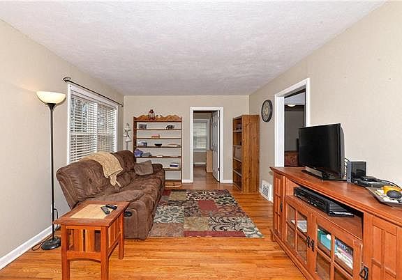 3rd image of 3621 San Jose Ln