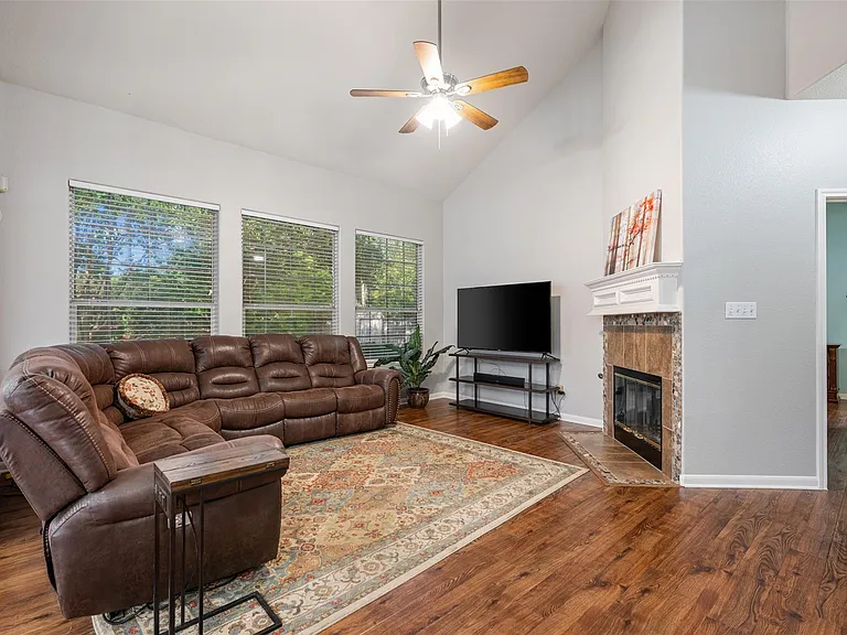 4435 Hunters Lodge Dr — Photo 10