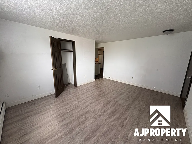 114 W 43rd St #3 — Photo 3