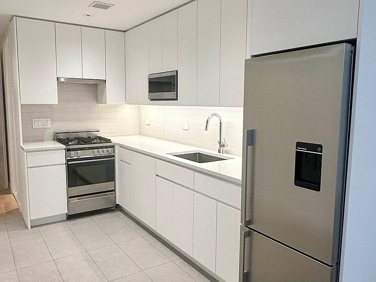 341 W 11th St #1B — Photo 1
