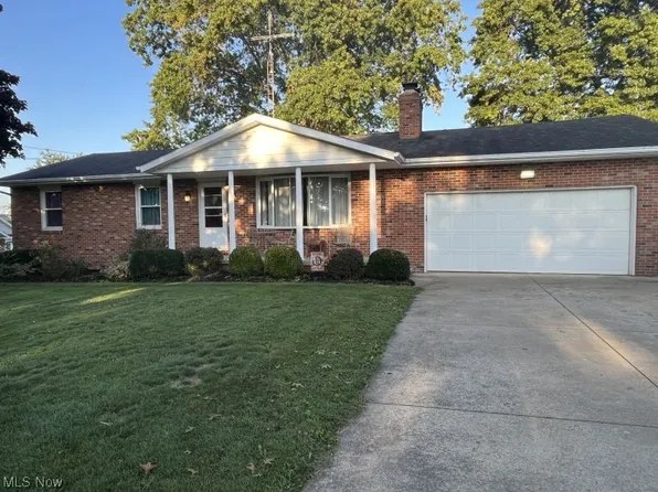 12771 Kaufman Ave NW, Hartville, OH 44632