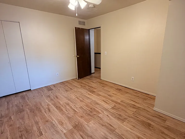 808 Crescent Dr #B — Photo 8