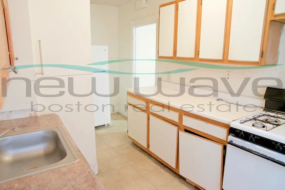 3 bed, 999 sqft, $5,300 — Photo 2