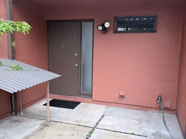 10343 Greenhouse Rd, Pembroke Pines, FL 33026