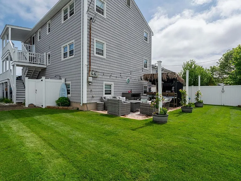 131 Franklin St — Photo 35