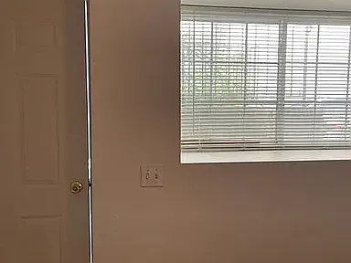 Studio, 420 sqft, $1,400 — Photo 3