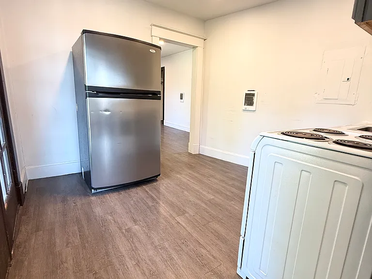 15 N Irvington Ave #4 — Photo 2