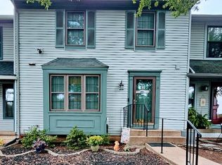 18 Hopton Ct, Sterling, VA 20165