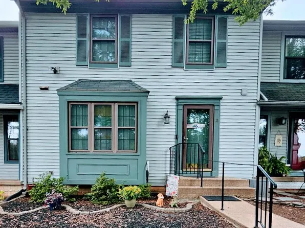 18 Hopton Ct, Sterling, VA 20165