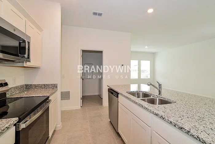 1574 Effra Way — Photo 7