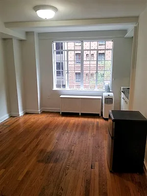 Rented by United Realty Equities | media 1