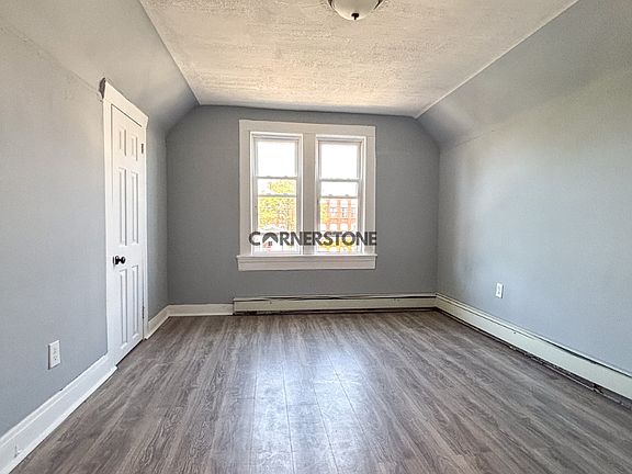 3rd image of 356 Hamilton Ave Fl 3rd