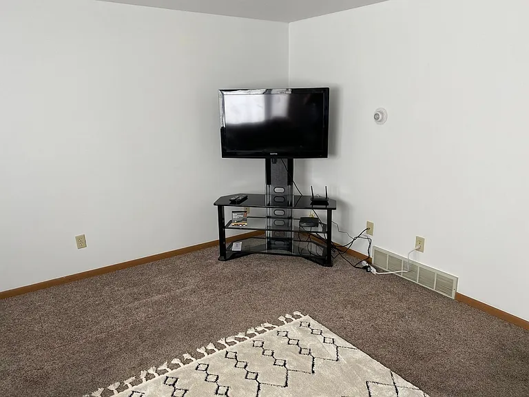 307 S Vine Ave — Photo 8