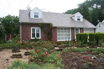 2nd image of 1025 Eastlawn Dr