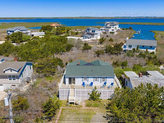 2nd image of 898 Dune Road