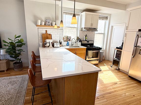 5th image of 1808 N Sheffield Ave #2