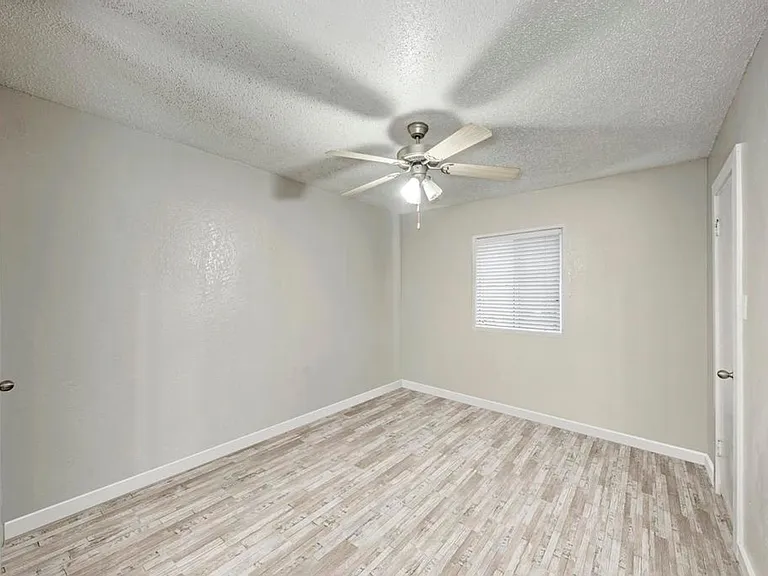 2401 Manor Rd #124 — Photo 19