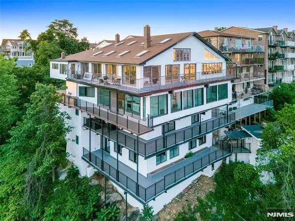 114 Pine Street image 2 of 35