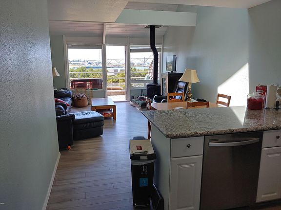 2nd image of 1000 SE Bay Blvd #I