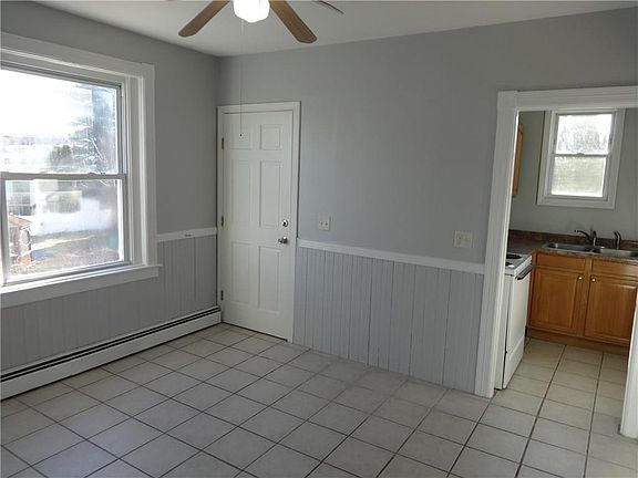 4th image of 190 Vincent Ave APT 2