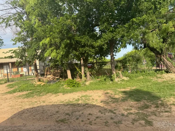 1 Lombard St, Baird, TX 79504