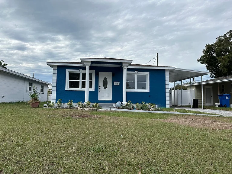 3428 Ithaca St N — Photo 4