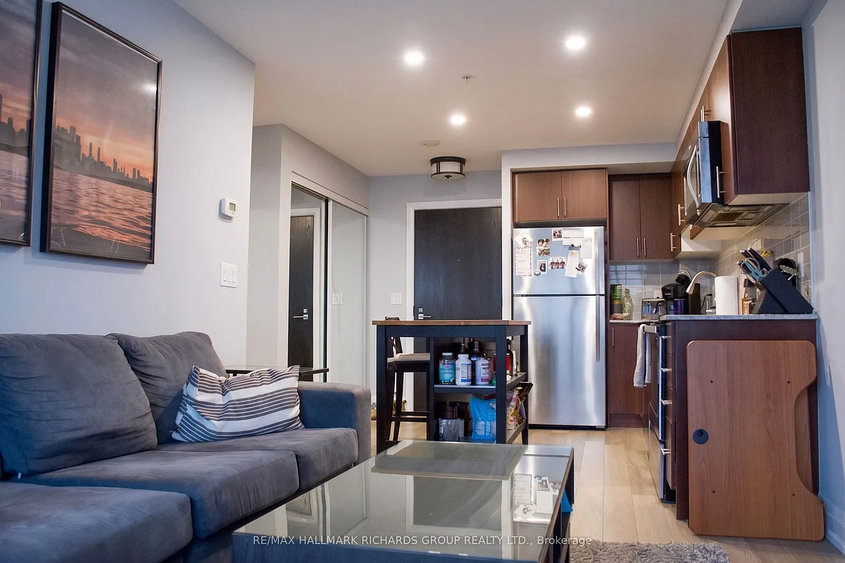 Building Photo - 3520 Danforth Ave #Penthouse 8