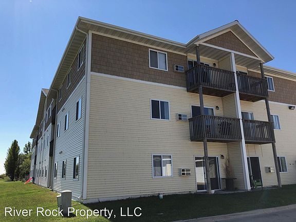 2nd image of 106 Cottonwood Ave N #108