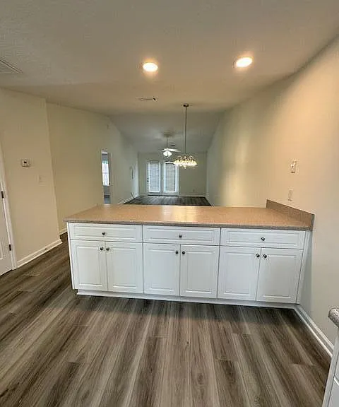 133 Hillsborough Ln — Photo 4