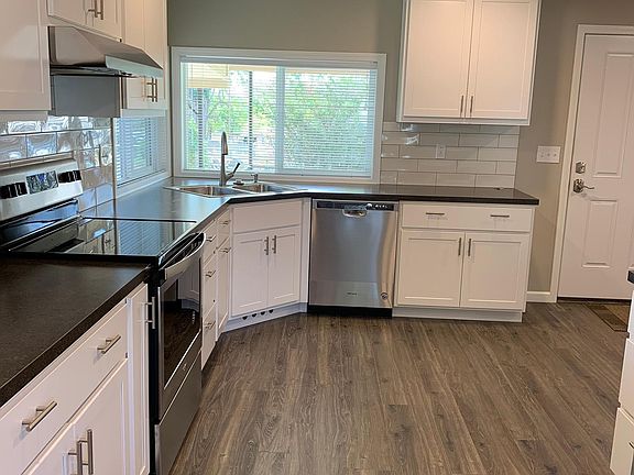 Beautiful large kitchen with lots of light, storage, and stainless appliances!