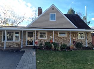 6 Branch Ln, Levittown, NY 11756