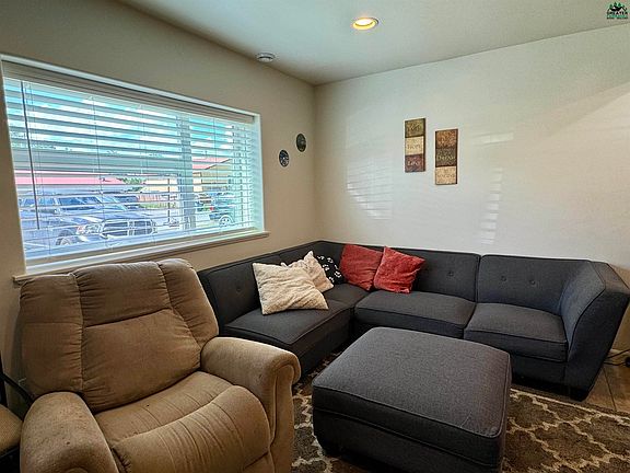 5th image of 1553 Eielson St