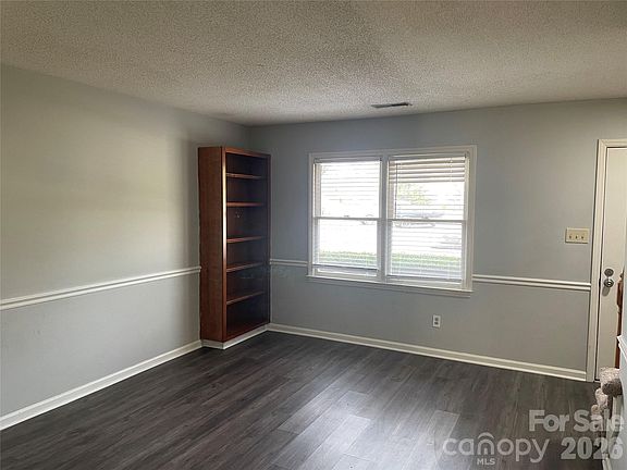2nd image of 1111 Keswick Pl APT 13