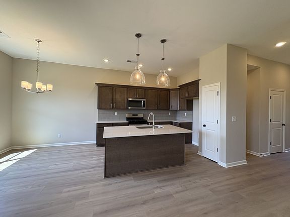 Kitchen and Breakfast