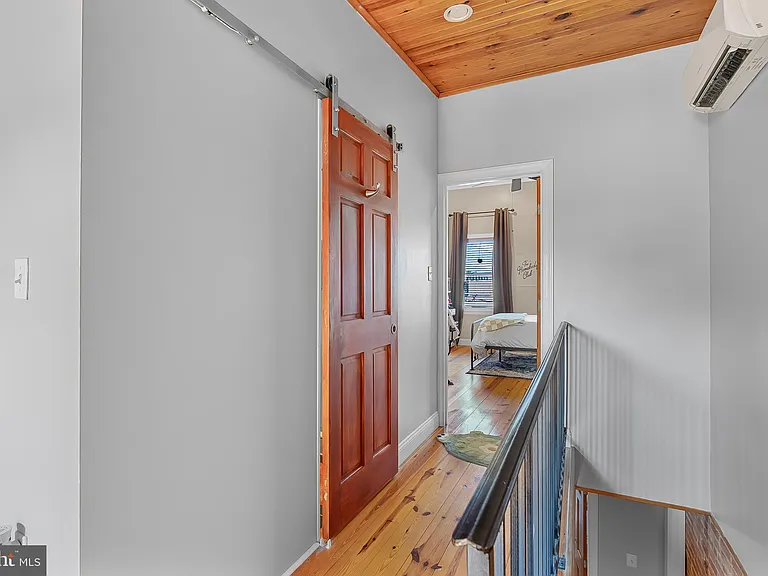 1509 William St — Photo 5