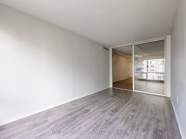 1001 Bay St #1009 — Photo 15
