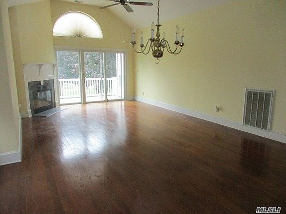 3rd image of 413 Harborview Ct