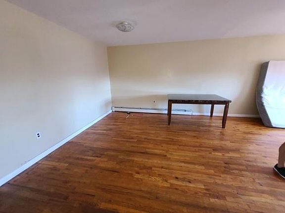 2nd image of 2707 Gifford Ave #3