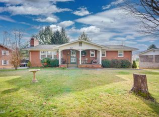 2217 N Greenwood Dr, Johnson City, TN 37604
