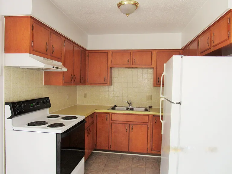 1041 Rainbow Blvd — Photo 6