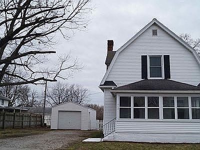 2nd image of 713 Elm St