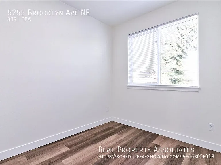 5255 Brooklyn Ave NE — Photo 21