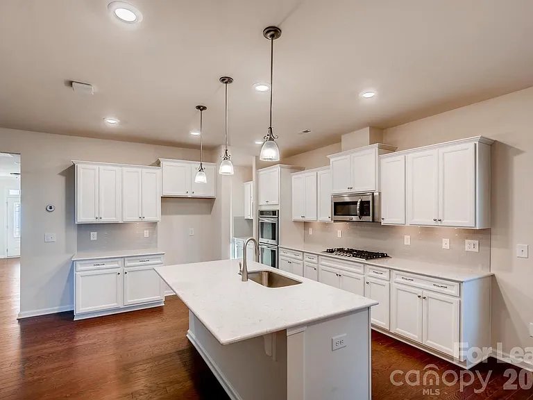 6418 Raffia Rd — Photo 10