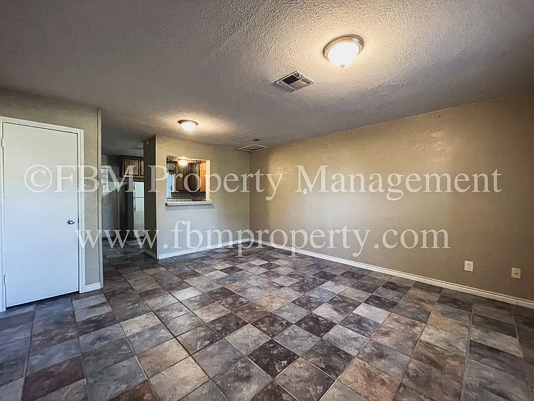 2539 W Sycamore Ave — Photo 22