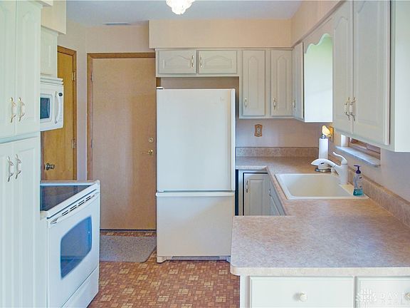 4th image of 2731 Bahns Dr