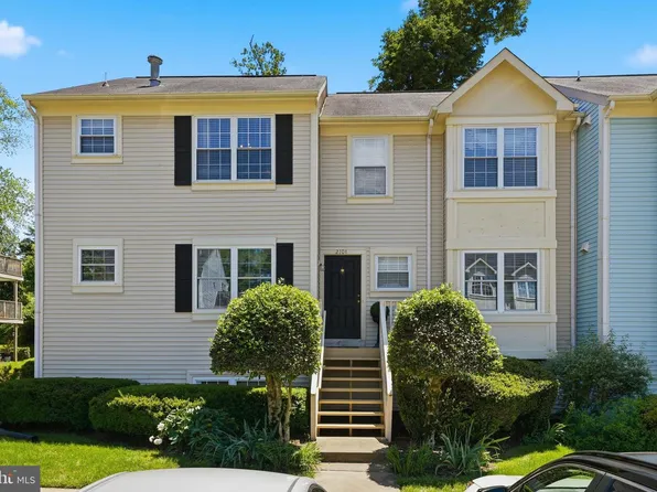 210 Fernwood Pl, Warrenton, VA 20186