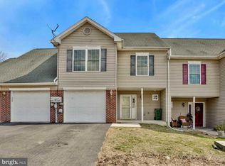 206 Pine Crest Village Dr, Pine Grove, PA 17963