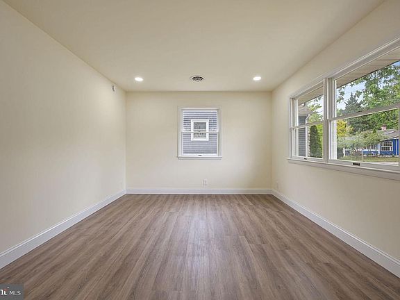 4th image of 408 Pierce St