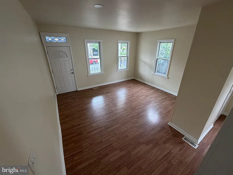 136 Webster St — Photo 17