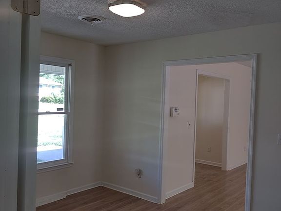 5th image of 643 Folkstone Rd